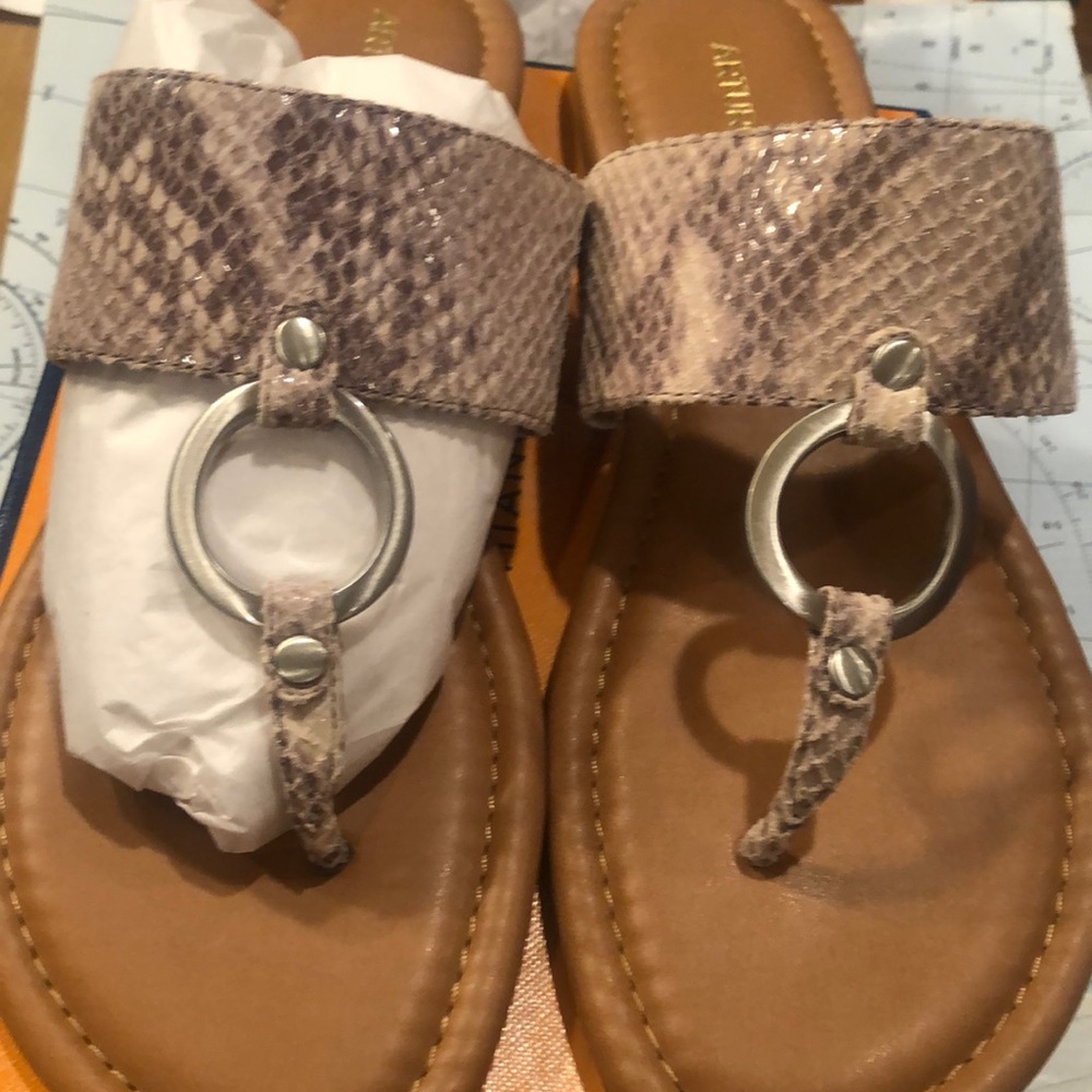 Size 9 Arturo Chang - Women’s Size 9 Sandals